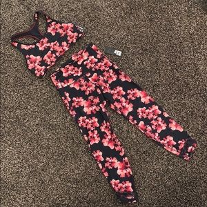 NEW WITH TAGS Old Navy Activewear set